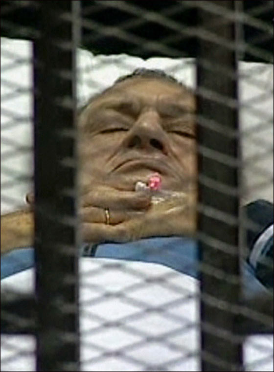 السماح لنجلي مبارك بزيارته قبل ان يلفظ انفاسه الاخيرة! صورة رقم 2 السماح لنجلي مبارك بزيارته قبل ان يلفظ انفاسه الاخيرة! صورة رقم 2