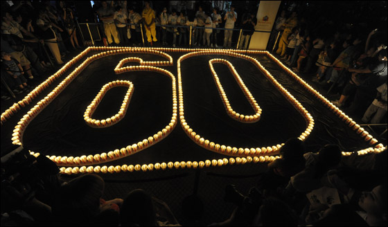 بالصور: أشهر معالم الارض تطفئ انوارها احتفالاً بـ