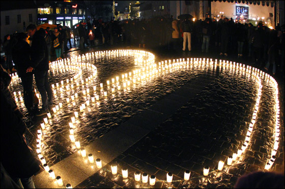 بالصور: أشهر معالم الارض تطفئ انوارها احتفالاً بـ