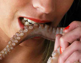 شاب يقتل حبيبته بواسطة أخطبوط حي! صورة رقم 1