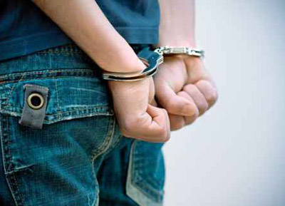 صبي 9 أعوام يواجه عقوبة السجن نيابة عن والدته! صورة رقم 1