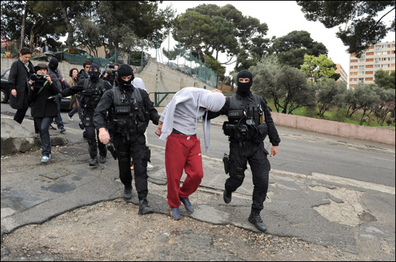 ساركوزي يحذر المنظمات الاسلامية من التحريض على العنف!  صورة رقم 3