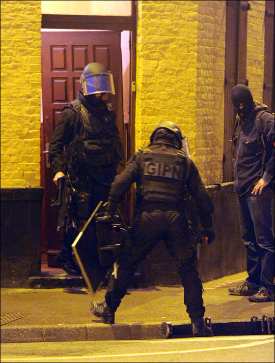 ساركوزي يحذر المنظمات الاسلامية من التحريض على العنف!  صورة رقم 12