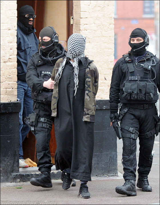 ساركوزي يحذر المنظمات الاسلامية من التحريض على العنف!  صورة رقم 5