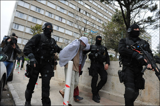 ساركوزي يحذر المنظمات الاسلامية من التحريض على العنف!  صورة رقم 4