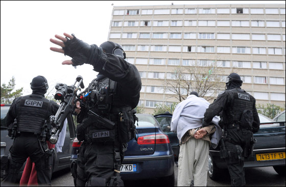 ساركوزي يحذر المنظمات الاسلامية من التحريض على العنف!  صورة رقم 18