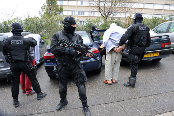 ساركوزي يحذر المنظمات الاسلامية من التحريض على العنف!  صورة رقم 7