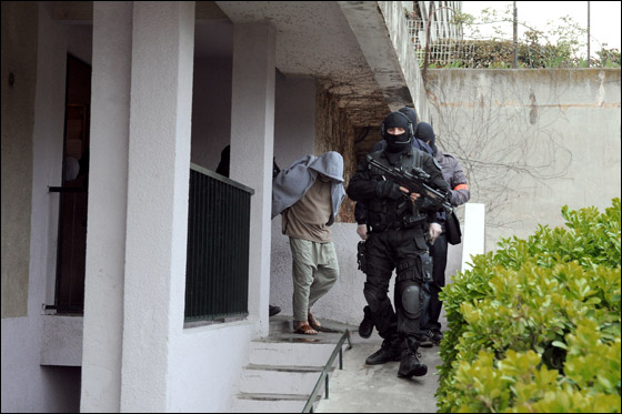 ساركوزي يحذر المنظمات الاسلامية من التحريض على العنف!  صورة رقم 10