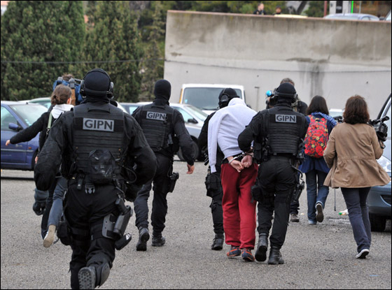 ساركوزي يحذر المنظمات الاسلامية من التحريض على العنف!  صورة رقم 16