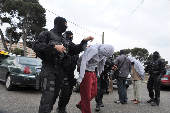 ساركوزي يحذر المنظمات الاسلامية من التحريض على العنف!  صورة رقم 28