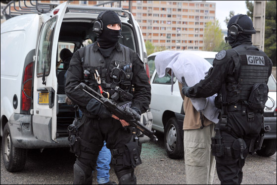 ساركوزي يحذر المنظمات الاسلامية من التحريض على العنف!  صورة رقم 26