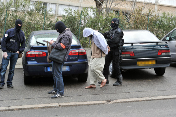 ساركوزي يحذر المنظمات الاسلامية من التحريض على العنف!  صورة رقم 19