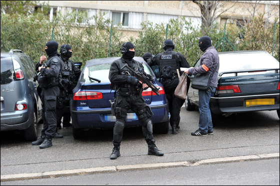 ساركوزي يحذر المنظمات الاسلامية من التحريض على العنف!  صورة رقم 11