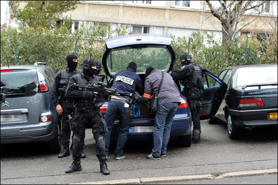 ساركوزي يحذر المنظمات الاسلامية من التحريض على العنف!  صورة رقم 21