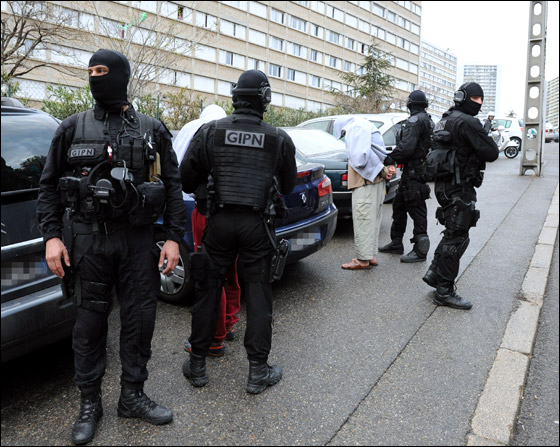 ساركوزي يحذر المنظمات الاسلامية من التحريض على العنف!  صورة رقم 22