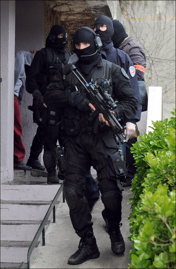 ساركوزي يحذر المنظمات الاسلامية من التحريض على العنف!  صورة رقم 33