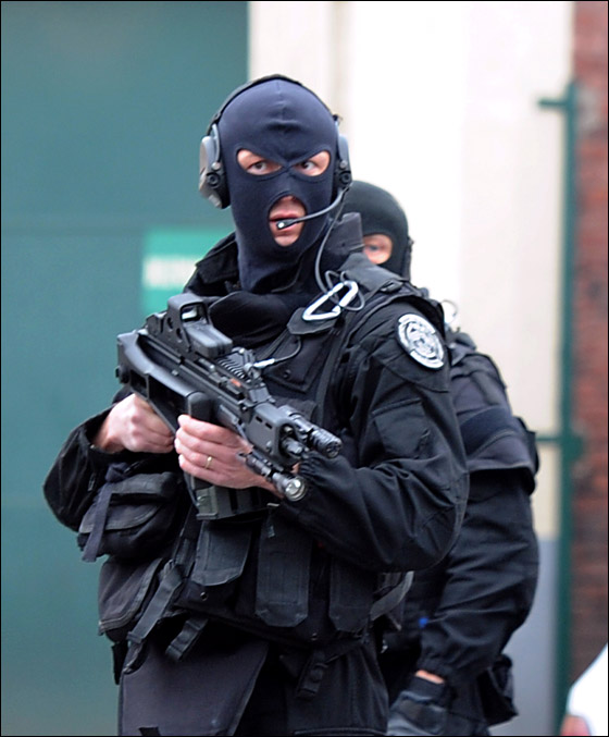 ساركوزي يحذر المنظمات الاسلامية من التحريض على العنف!  صورة رقم 37