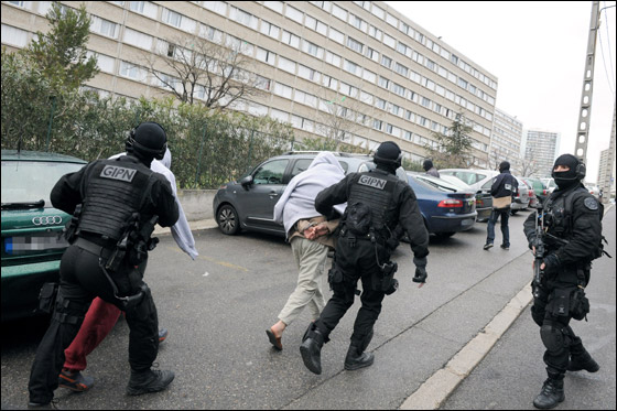 ساركوزي يحذر المنظمات الاسلامية من التحريض على العنف!  صورة رقم 34