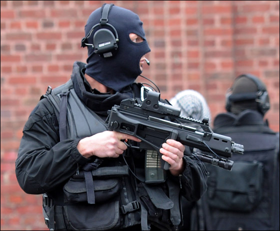 ساركوزي يحذر المنظمات الاسلامية من التحريض على العنف!  صورة رقم 32