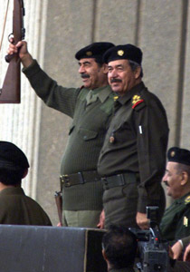 كيف وصل المسدس الذي اهداه صدام حسين لعلي الكيماوي الى الجيش الاسرائيلي!؟   صورة رقم 1