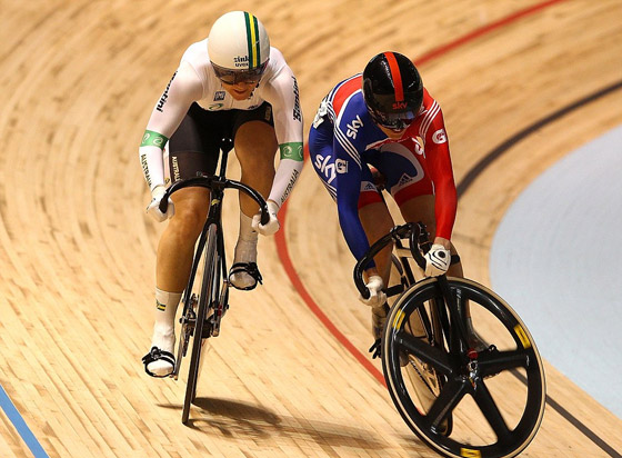 سقطت عن دراجتها خلال السباق لتعود وتحقق نصرا ساحقا!  صورة رقم 1