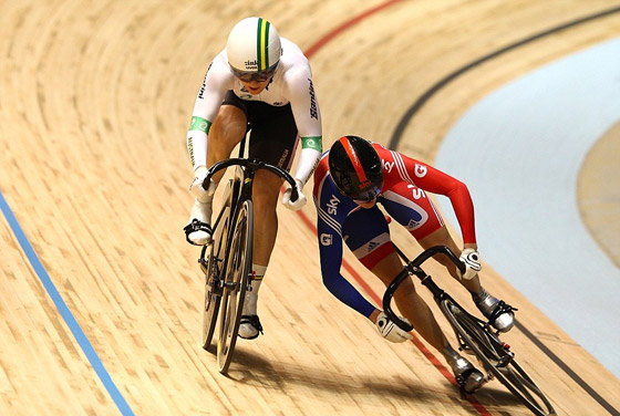 سقطت عن دراجتها خلال السباق لتعود وتحقق نصرا ساحقا!  صورة رقم 3