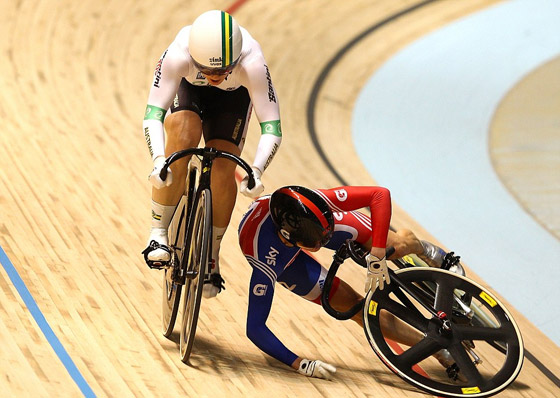 سقطت عن دراجتها خلال السباق لتعود وتحقق نصرا ساحقا!  صورة رقم 4