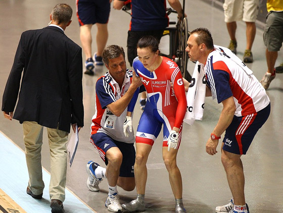 سقطت عن دراجتها خلال السباق لتعود وتحقق نصرا ساحقا!  صورة رقم 8