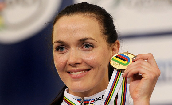 سقطت عن دراجتها خلال السباق لتعود وتحقق نصرا ساحقا!  صورة رقم 9