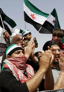 سوريا: الاعلان عن سقوط 42 قتيلا وازدياد اللاجئين الى تركيا صورة رقم 2