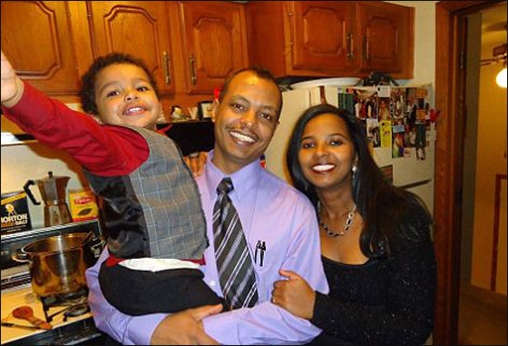 جراحة نادرة لطفل العامين لا يتوقف عن الضحك بسبب ورم في المخ! صورة رقم 3