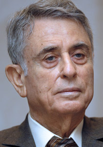 خدام في رسالة للشعب السوري: اذا انتصر الاسد ستحدث حرب عالمية! صورة رقم 1 خدام في رسالة للشعب السوري: اذا انتصر الاسد ستحدث حرب عالمية! صورة رقم 1