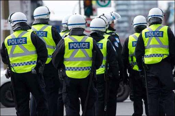 السلطات اليونانية تؤجر عناصر شرطتها  بثلاثين يورو للساعة! صورة رقم 1