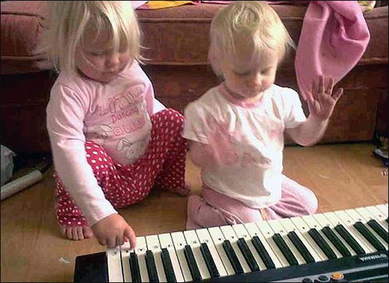 مرض نادر يحول أعضاء طفلتين لكريستال ويهددهما بالفشل الكلوي! صورة رقم 4