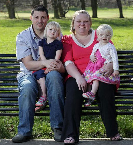 مرض نادر يحول أعضاء طفلتين لكريستال ويهددهما بالفشل الكلوي! صورة رقم 7