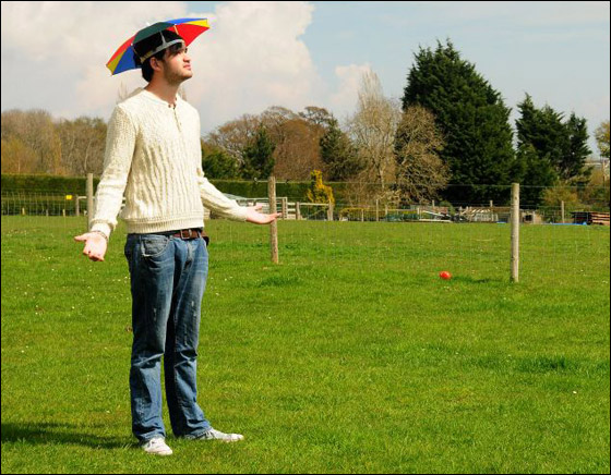 مظلة بـ3 يورو فقط تنقذ شابا من صعقة رعدية مميتة! صورة رقم 2 مظلة بـ3 يورو فقط تنقذ شابا من صعقة رعدية مميتة! صورة رقم 2