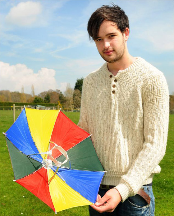 مظلة بـ3 يورو فقط تنقذ شابا من صعقة رعدية مميتة! صورة رقم 3 مظلة بـ3 يورو فقط تنقذ شابا من صعقة رعدية مميتة! صورة رقم 3