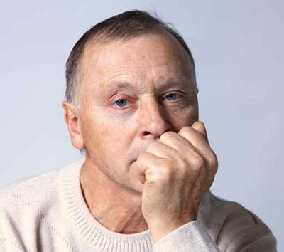  شاب يتلف سيارة والده ويسبه بسبب خلاف بينهما! صورة رقم 1