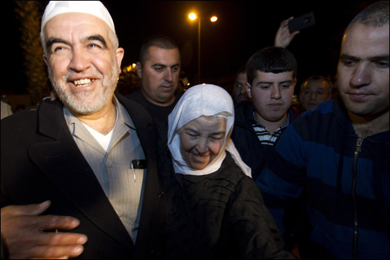 منع الشيخ رائد صلاح من دخول الاقصى بعد عودته لاسرائيل امس صورة رقم 1