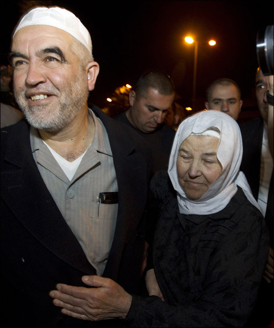 منع الشيخ رائد صلاح من دخول الاقصى بعد عودته لاسرائيل امس صورة رقم 11