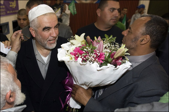 منع الشيخ رائد صلاح من دخول الاقصى بعد عودته لاسرائيل امس صورة رقم 3