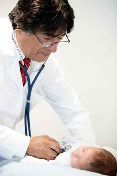 مطهر يقطع ثلث العضو التناسلي لطفل حديث الولادة صورة رقم 1