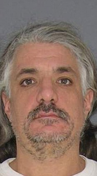 حبس ابنته في حظيرة كلاب وهددها بالصعق الكهربائي! صورة رقم 1 حبس ابنته في حظيرة كلاب وهددها بالصعق الكهربائي! صورة رقم 1