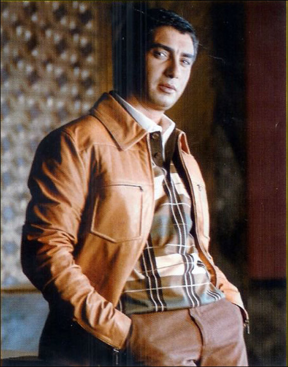 تطلب الطلاق لان زوجها لا يرتدي الجينز مثل بطل 