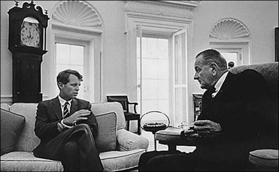 شاهدة تكشف وجود شخصا ثانيا شارك باغتيال روبرت كينيدي  صورة رقم 2