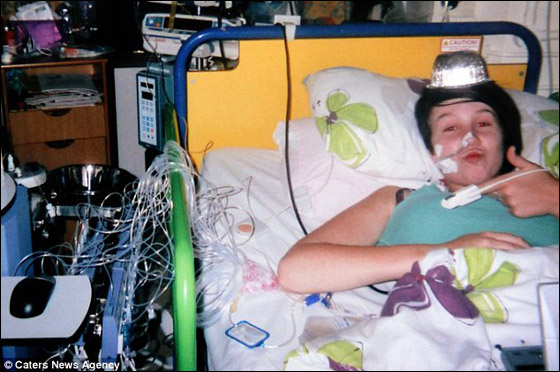 بريطانية مصابة بمرض نادر تتغذى من القلب بعد استئصال أمعائها!!  صورة رقم 3