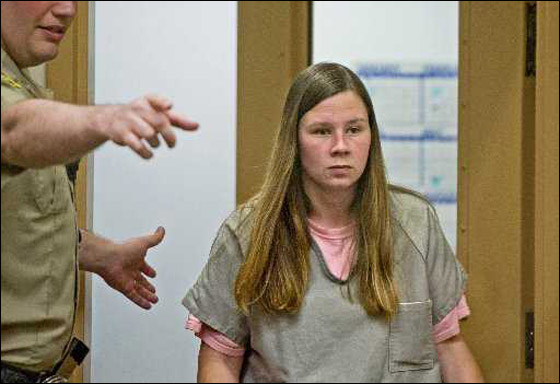 السجن لأم قطرت المساحيق المبيضة في عيني ابنتها وتسببت لها بالعمى!! صورة رقم 1 السجن لأم قطرت المساحيق المبيضة في عيني ابنتها وتسببت لها بالعمى!! صورة رقم 1