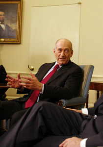 أولمرت: لا ينبغي على اسرائيل ان تقود أي ضربة ضد ايران!! صورة رقم 1