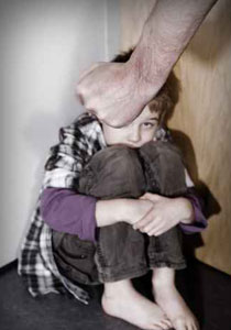 اب بلا قلب يعذب اولاده ويشنقهم بلا رحمة! صورة رقم 1