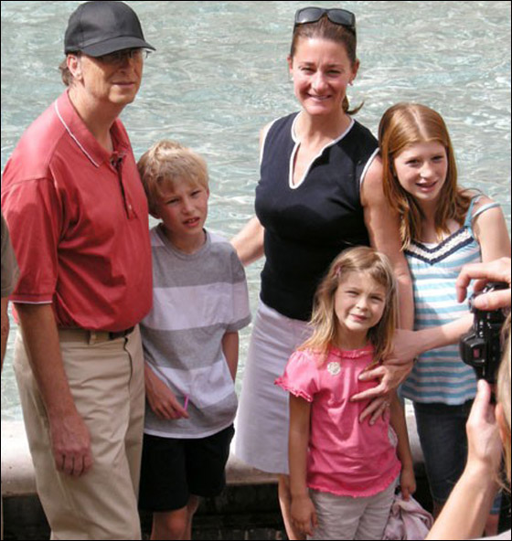 ابناء بيل غيتس يتربون على ثقافة الاعتدال بالإنفاق إلى حد التقشف  صورة رقم 1